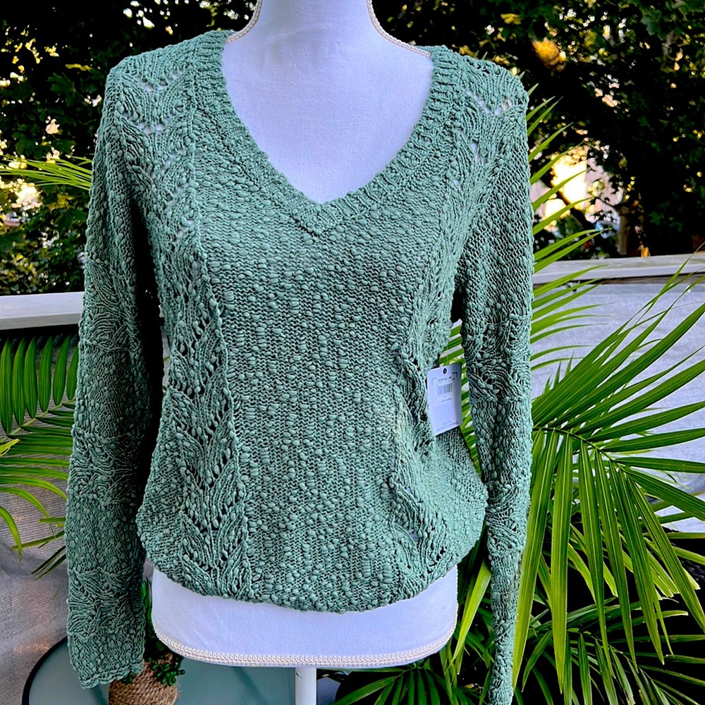 NWT O’Neill V-Neck Sweater Size Small